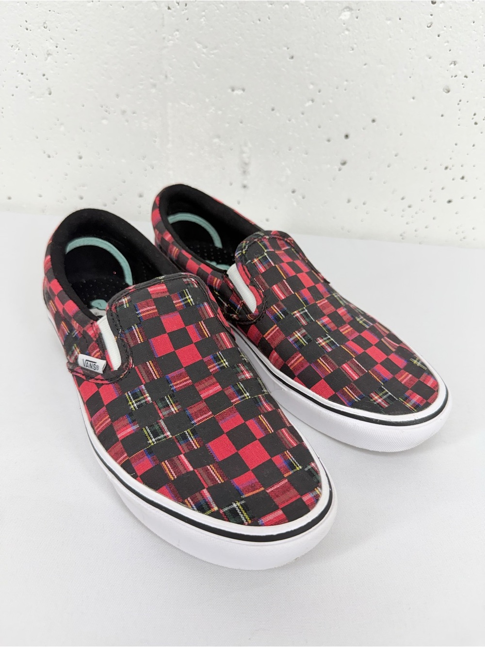 Vans ComfyCush Men’s 8 Women’s 9.5 red black plaid checkerboard Slip-On sneakers